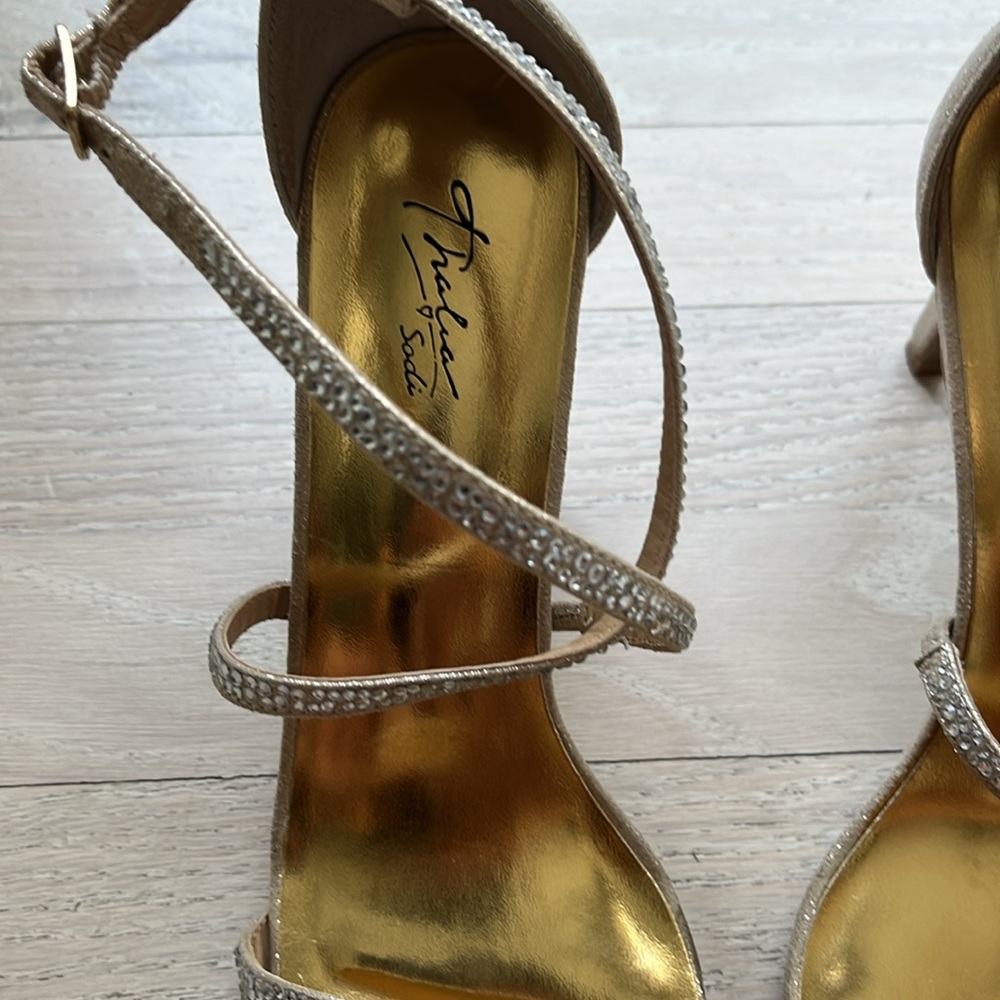 Gold Heels - Picture 4 of 5